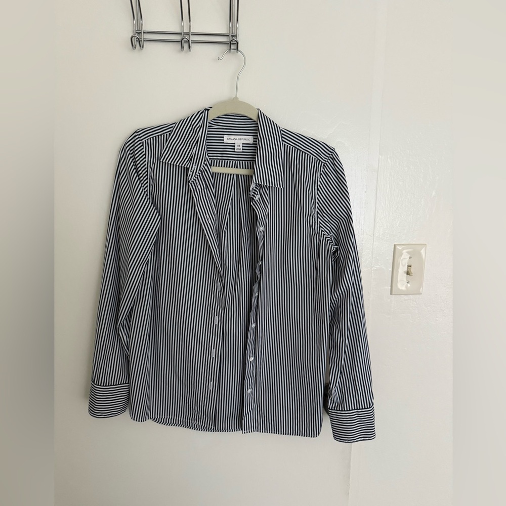 Banana republic Black and White Striped women’s shirt